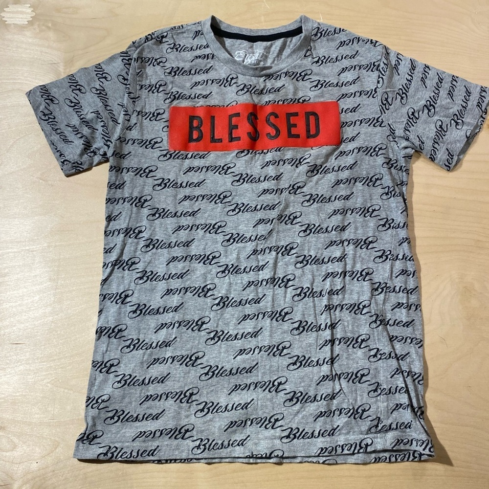 Eighty Eight Brand Gray and Red Men's T-Shirt Size Medium (IQ)